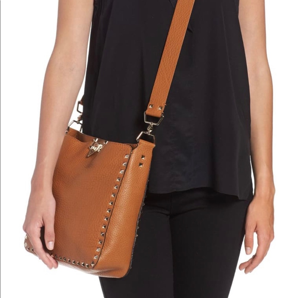 Valentino Crossbody in cognac